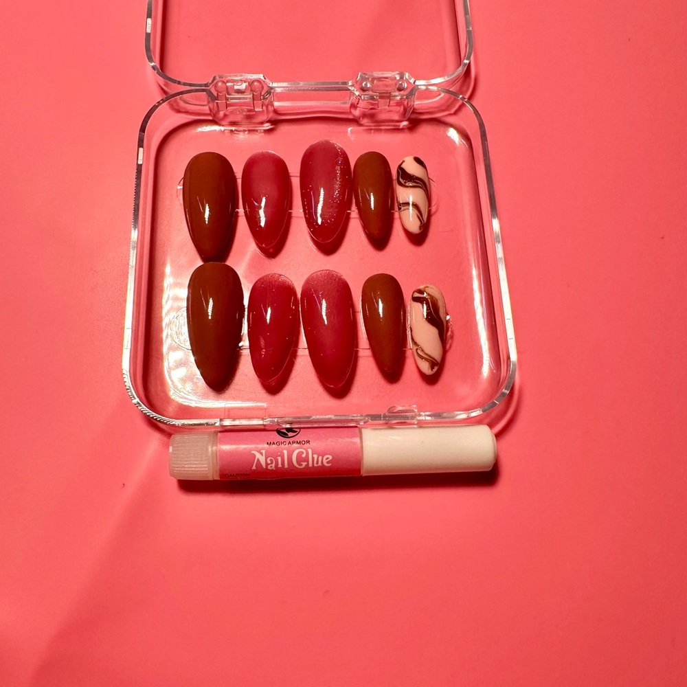 Elegant Nail Glue Set with Red and Brown Nails